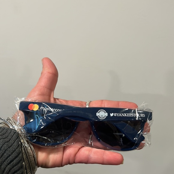 NY Yankee Stadium PomPom Beanie Hat - Picture 8 of 13